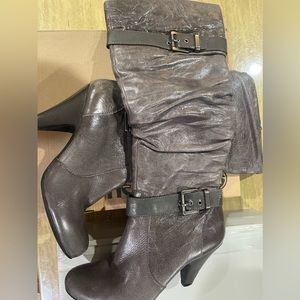 Jessica Simpson! Grey boot!